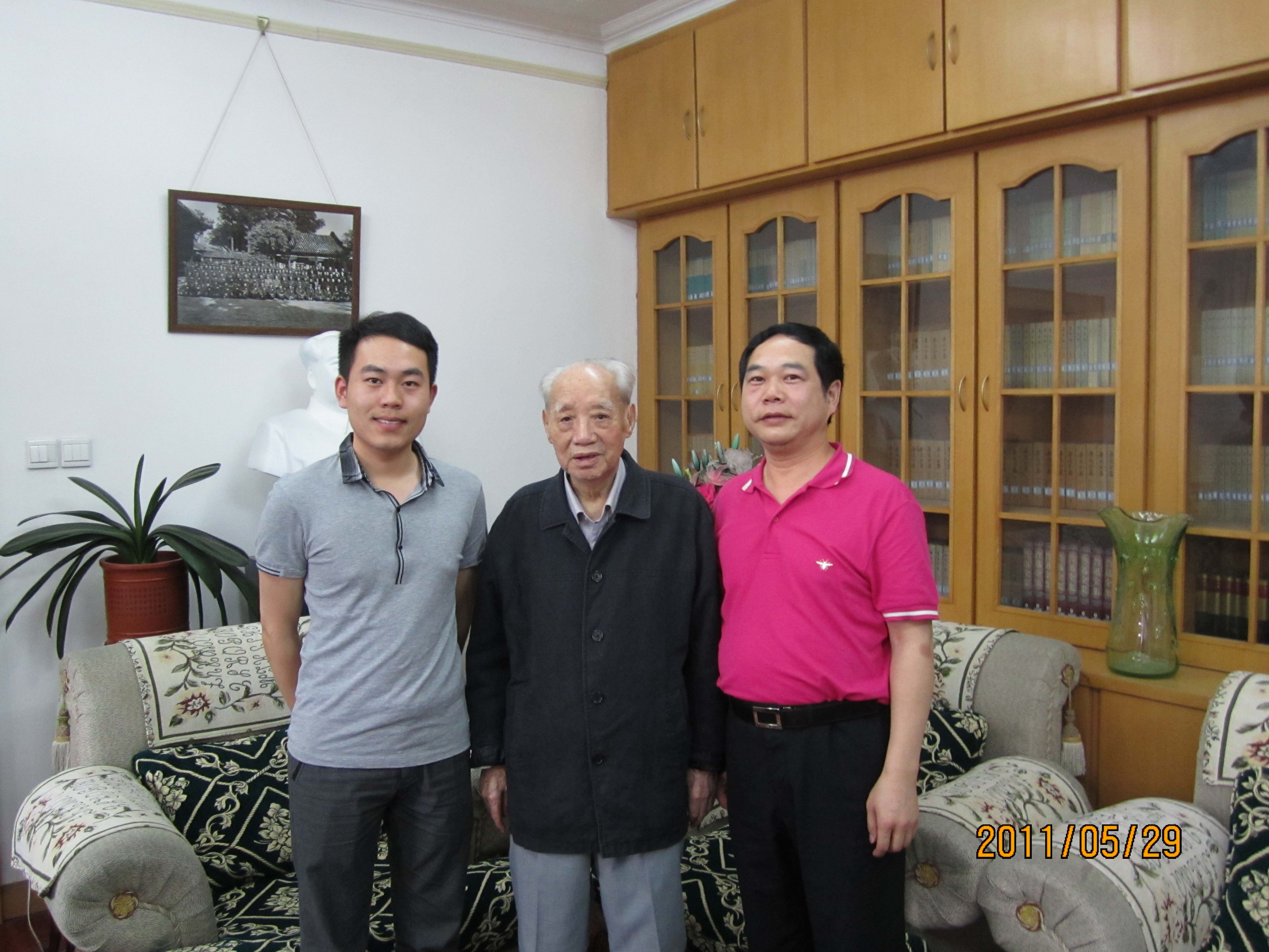 2011年5月全黨紅色之旅，拜望96高齡的中共中央原副主席汪東興.JPG