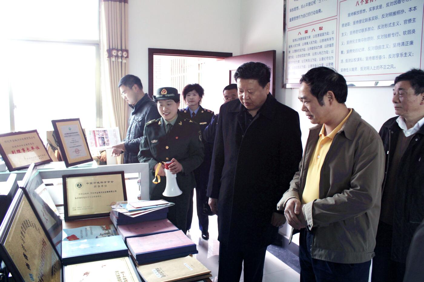 2011年3月，國家工商局總局個體司司長李玉家受中央組織部委托視察公司黨建工作.JPG