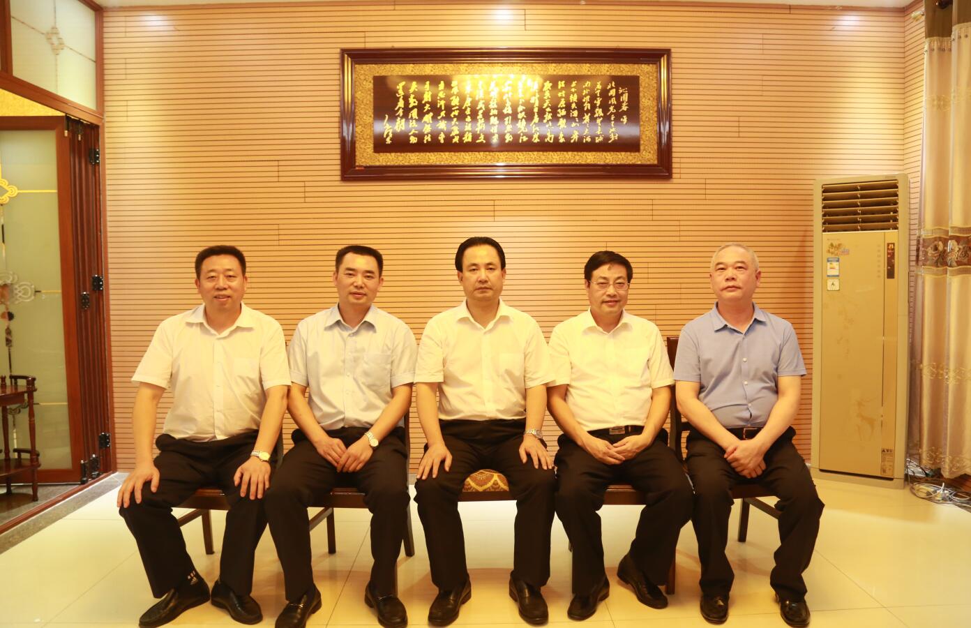 2016年9月，時任市委常務(wù)副市長楊親鵬等領(lǐng)導(dǎo)蒞臨公司指導(dǎo).JPG