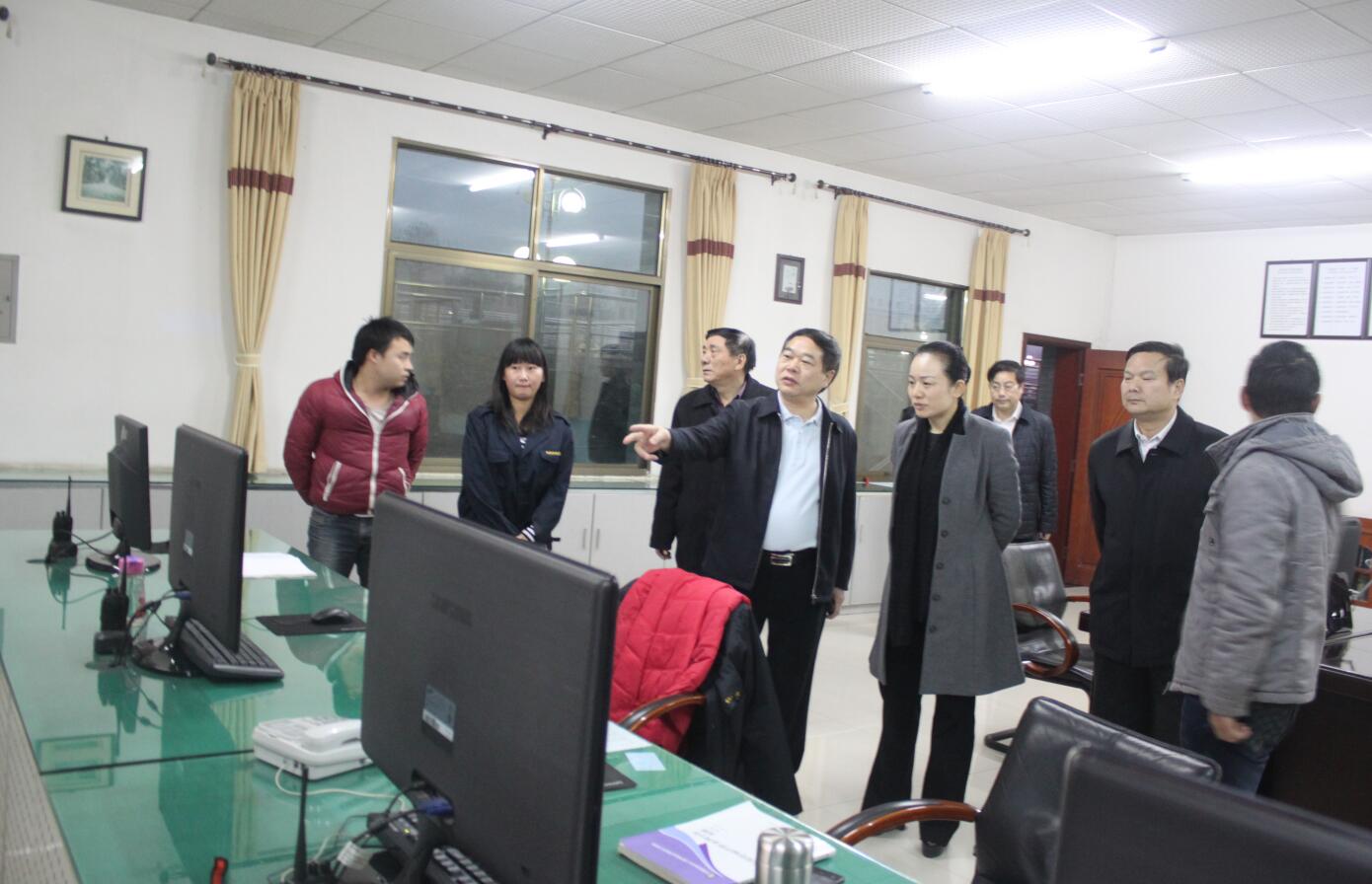 2014年1月，時任懷化市市長李暉蒞臨公司調(diào)研.JPG