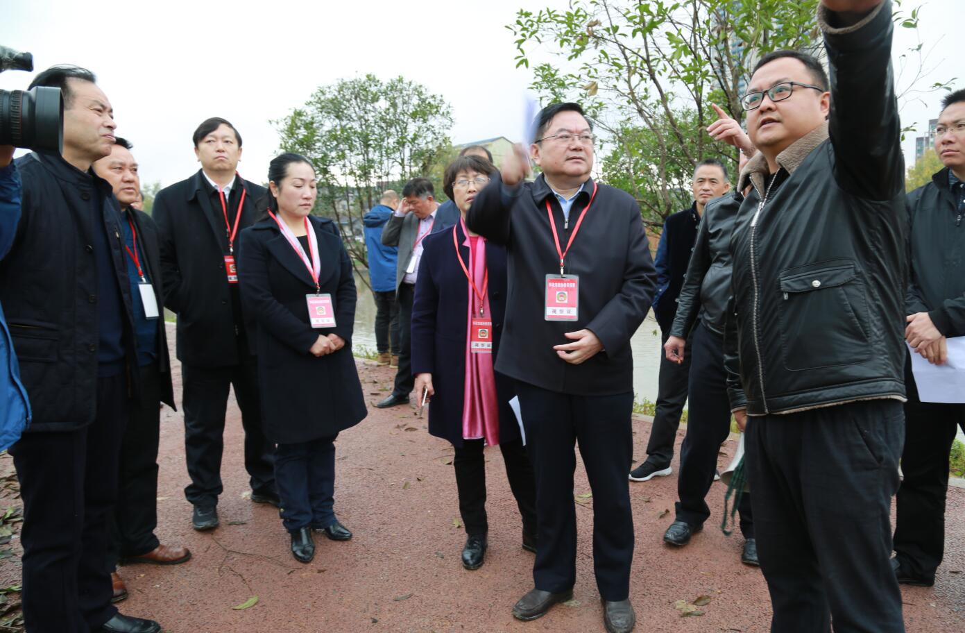 2018年11月，市政協(xié)主席李軍察看污水處理管網(wǎng).JPG